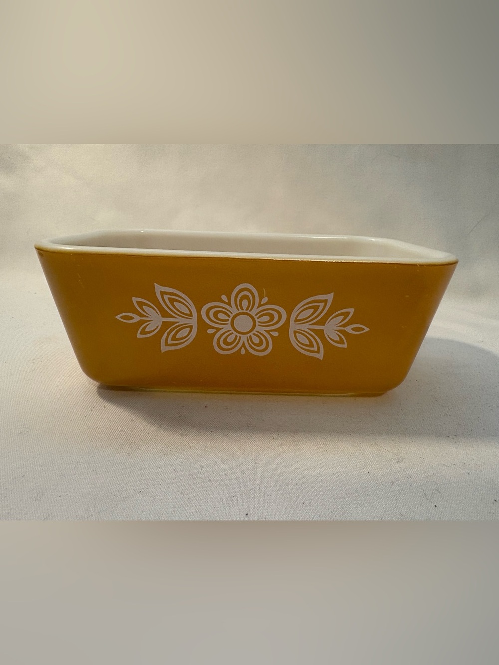 Pyrex refrigerator, butter dish